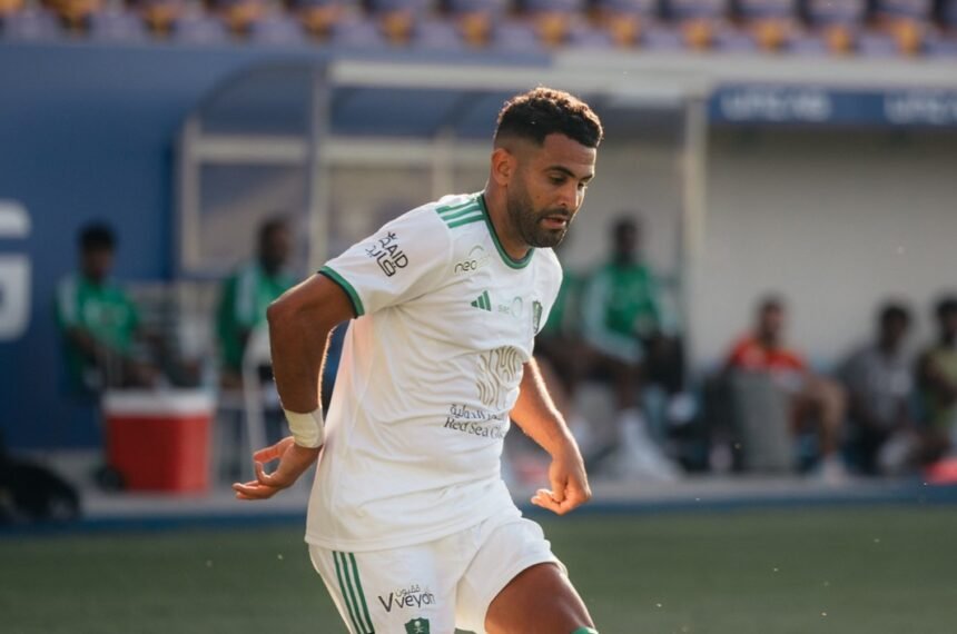 Contrat rompu unilatéralement : Al-Ahli SC se sépare de Riyad Mahrez 6 Al-Ahli SC a mis fin au contrat de Riyad Mahrez