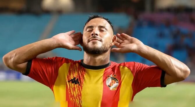 Youcef Belaïli au cœur d’un nouvel imbroglio : deux clubs revendiquent le joueur 16 Youcef Belaili