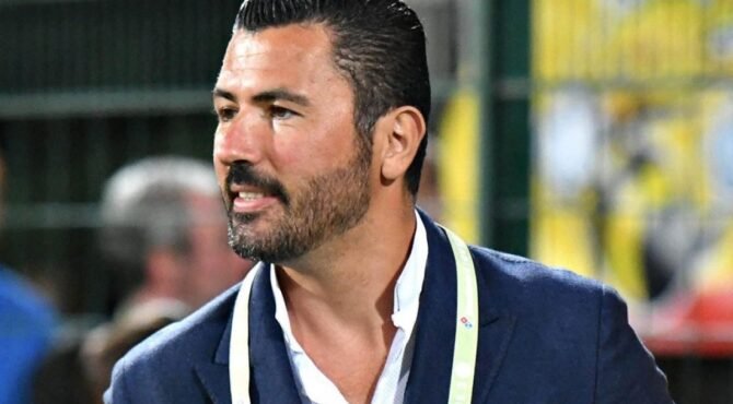 Équipe d’Algérie : Antar Yahia sera le sélectionneur en septembre 16 La FAF dans l’impasse : Antar Yahia, patron des Verts en septembre ?