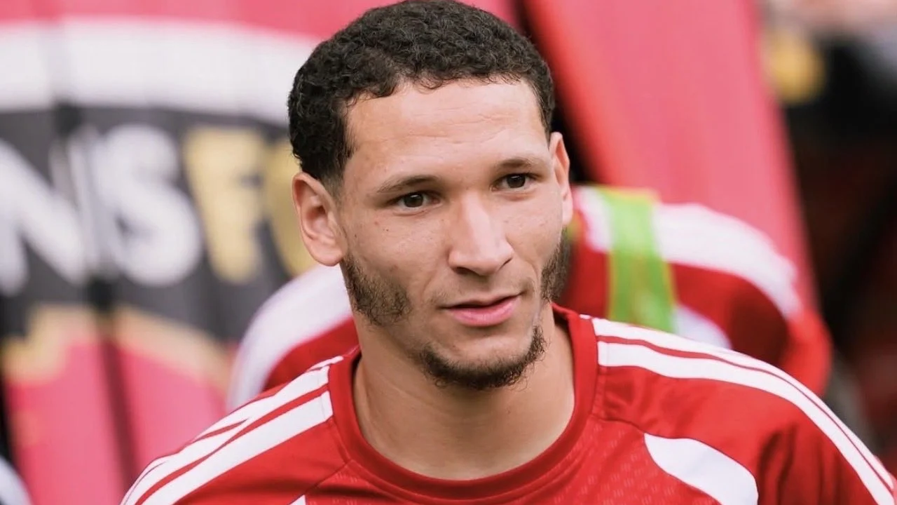 Équipe d'Algérie : Bentaleb forfait, un jeune très apprécié le remplace (officiel) 1 Adil Bourabaa